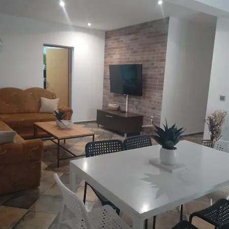 Cozy Happy Place Apartment Gornji Karin