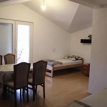 Cozy Happy Place Apartment Gornji Karin